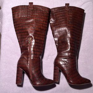 Like new Wren WW/EWC Boots from JustFab!!